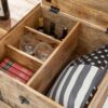 coffre de bar dans la table basse en manguier