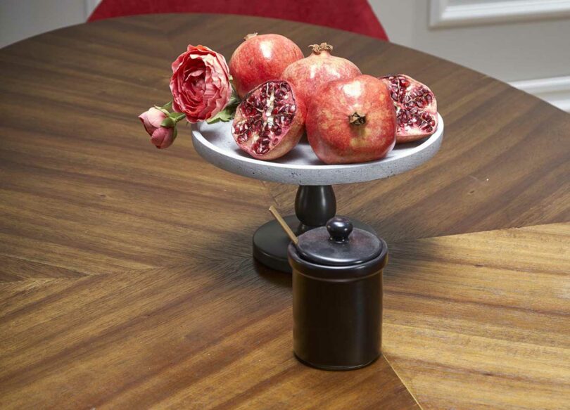 table de repas ovale finition noyer