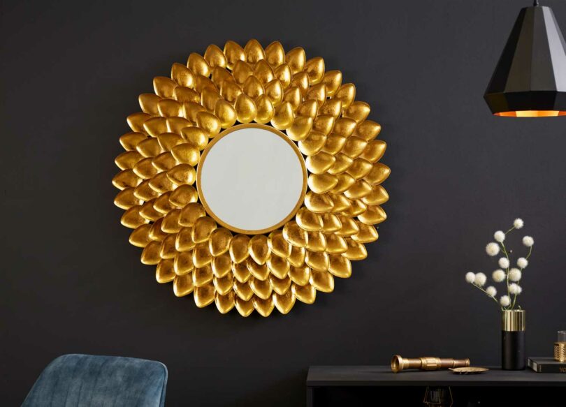 Miroir rond doré en forme de pétales de fleurs