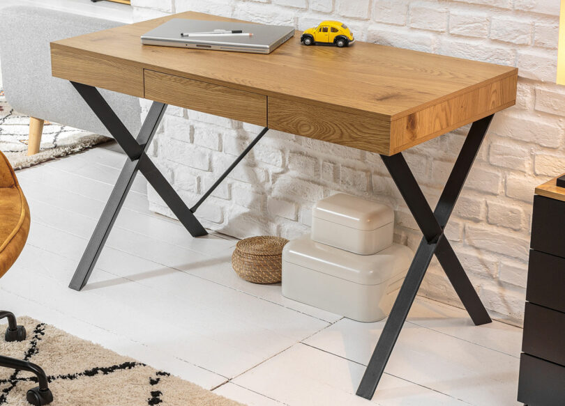 bureau de travail avec tiroir