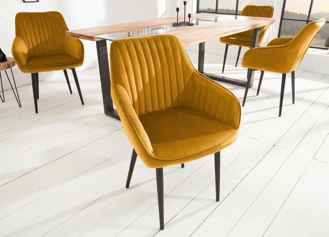 Chaise jaune moutarde