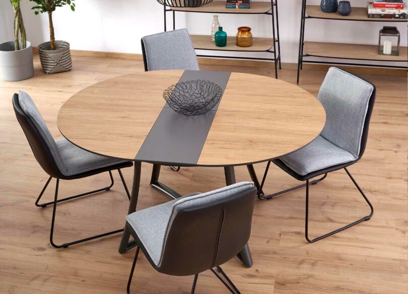 Vu de haut de la table de repas ronde