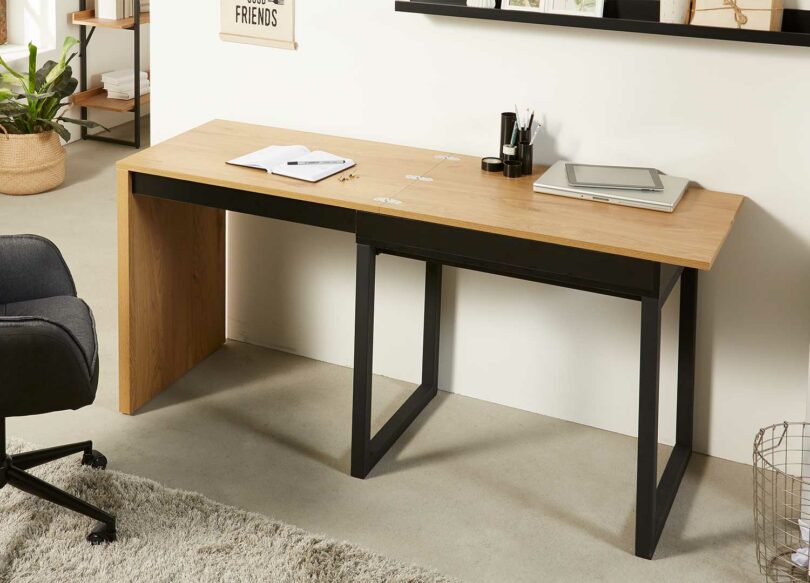 bureau de travail bois et métal noir industriel