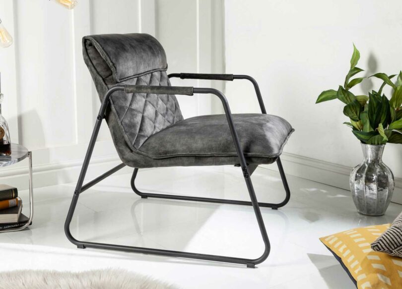 fauteuil en velours gris vert et métal noir