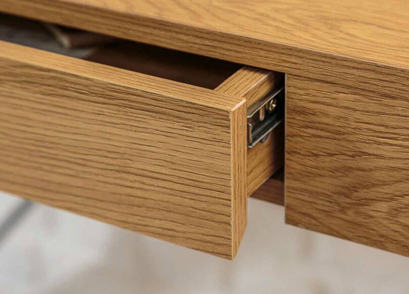 zoom sur le bureau avec tiroir