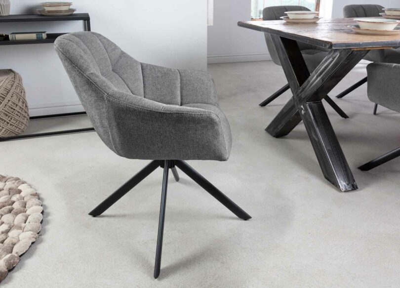 Chaise papillon rotative gris foncé