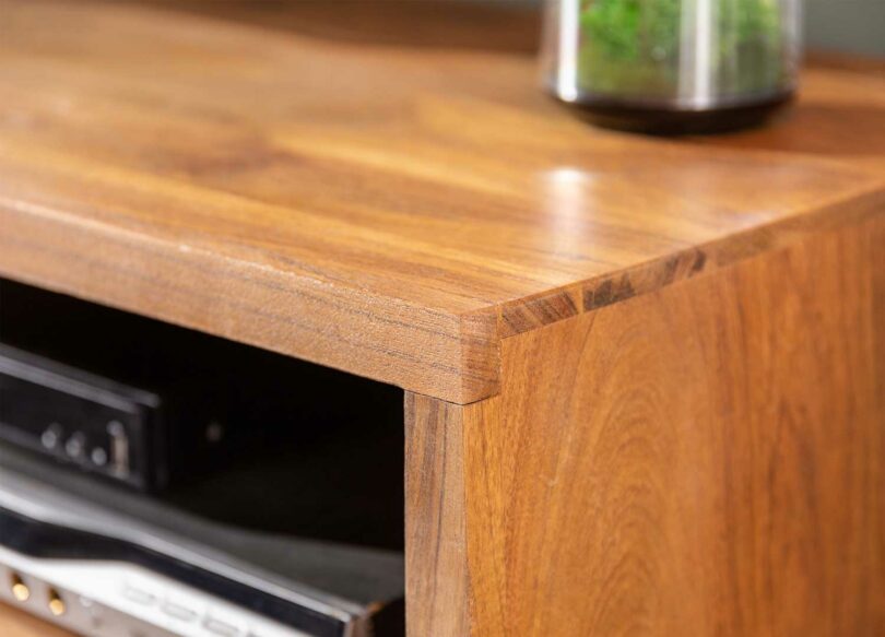 zoom sur le meuble tv en bois