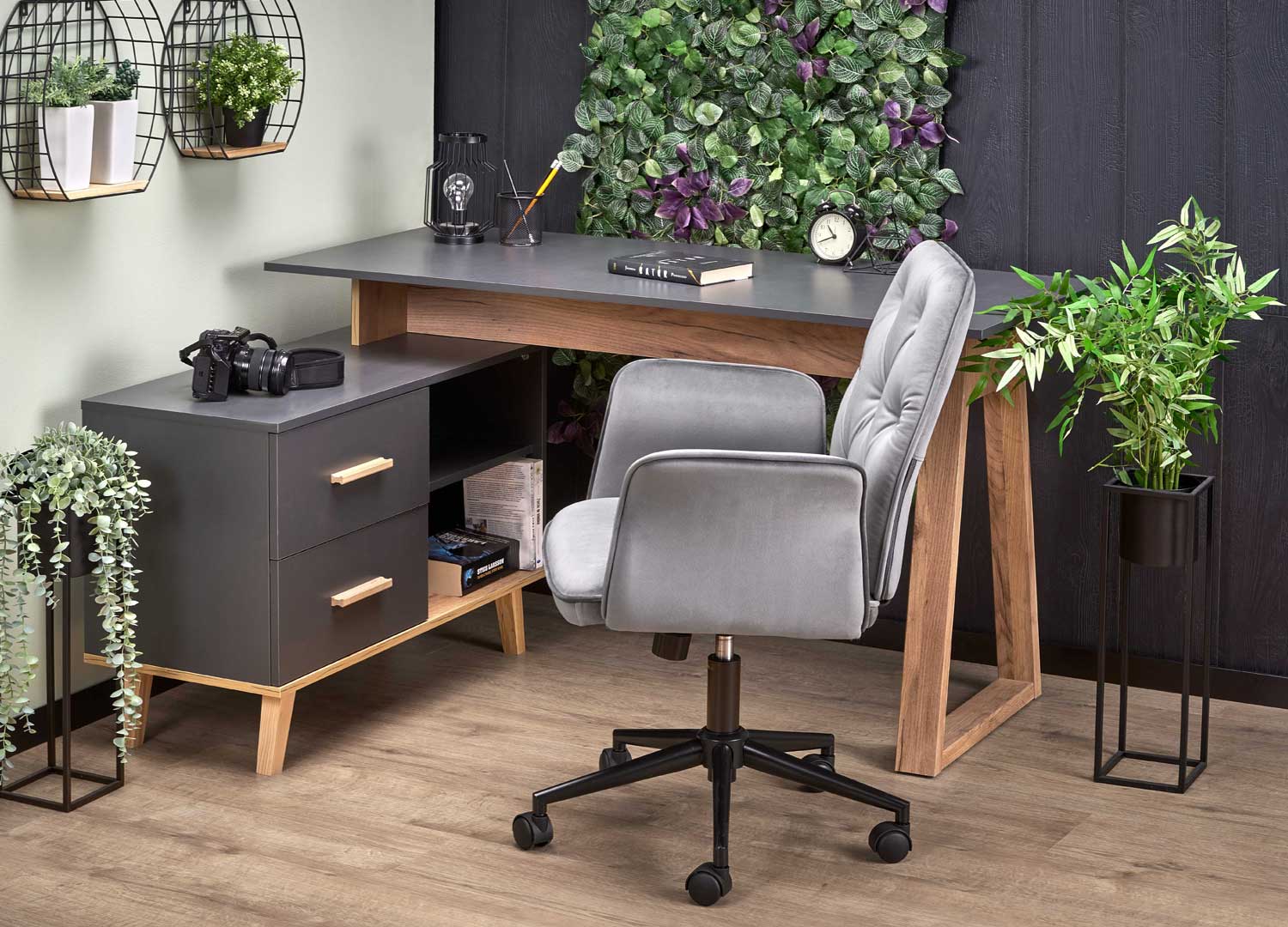 Bureau d'angle scandinave avec tiroir et étagères pied métal