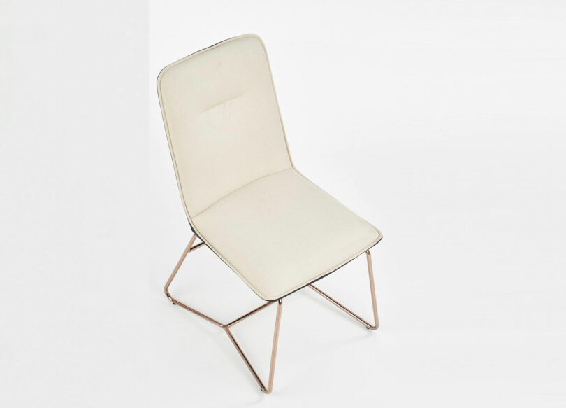 chaise moderne en simili et pied doré