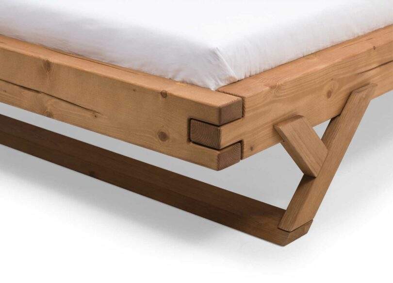 lit en bois d'épicéa