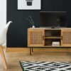 meuble pour la télé en bois avec pieds noir et rotin