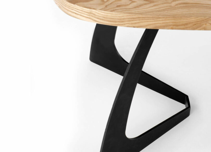 pied moderne de la table de repas