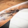 bordure de la table de salon en bois