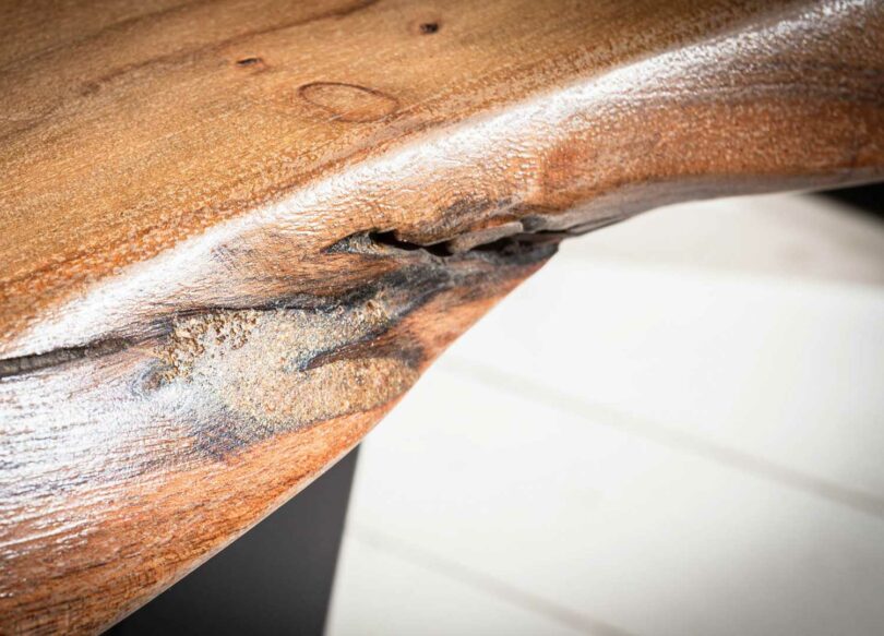 bordure de la table de salon en bois
