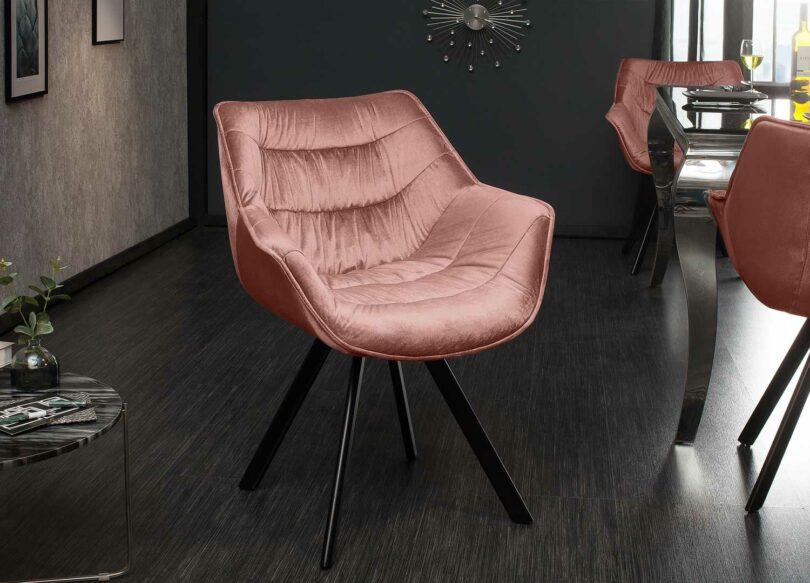 Chaise rose en velours