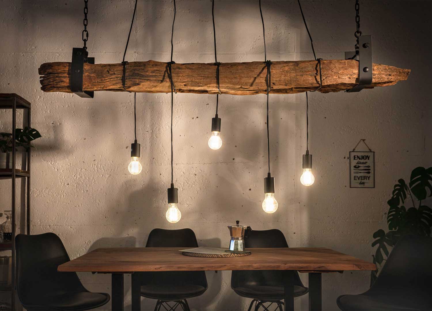 Luminaire industriel avec poutre en bois
