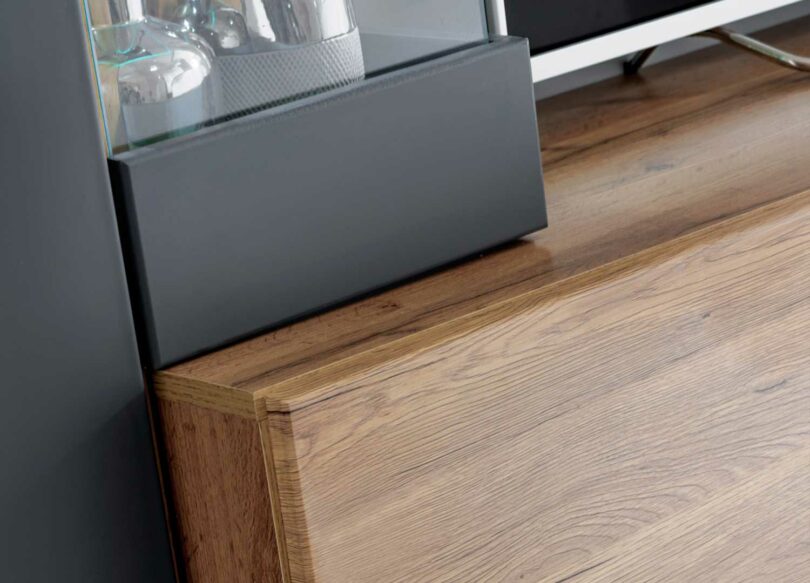 Bois et gris anthracite du meuble télé