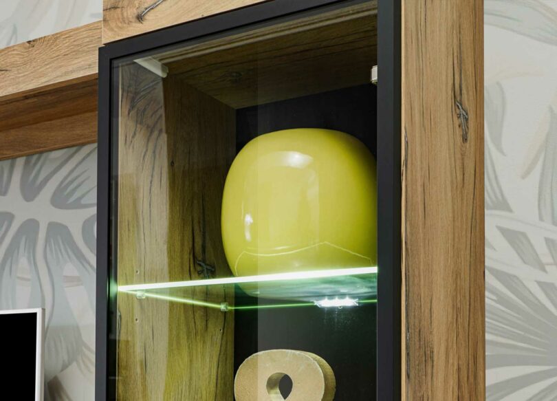 Vitrine avec étagère en verre et LED