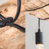 Zoom attaque du luminaire en bois industriel