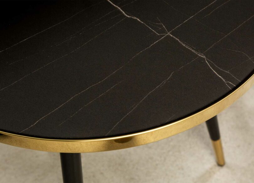 Plateau noir effet marbre des tables gigognes