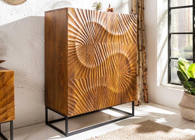 buffet haut en bois sculpté