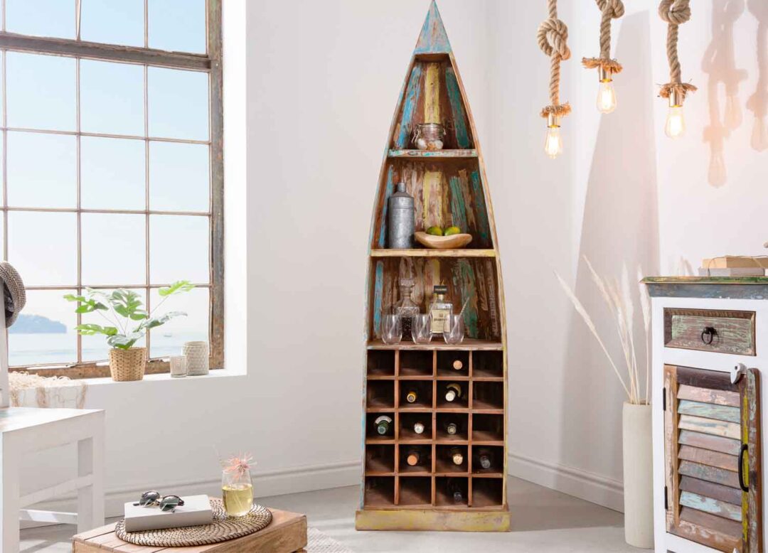 meuble en forme de coque de bateau en bois recyclé