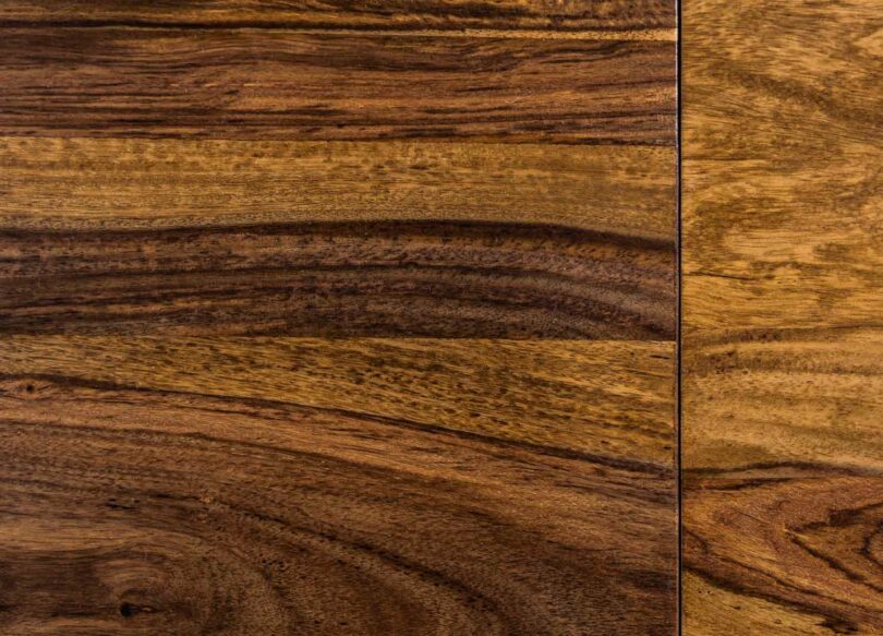 zoom sur le plateau en bois de sesham