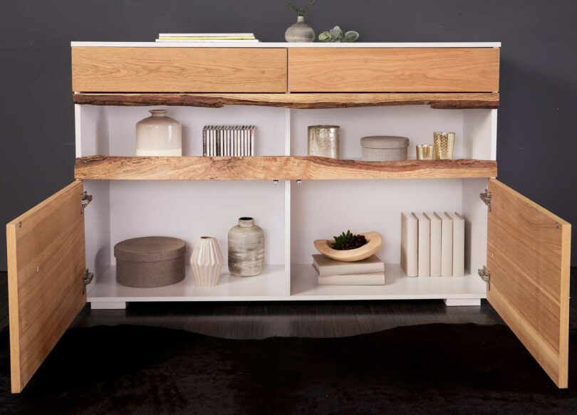 Ouverture du meuble buffet