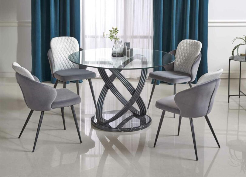 table pour 4 personnes en verre et pied original