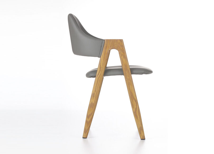 chaise en simili cuir et bois