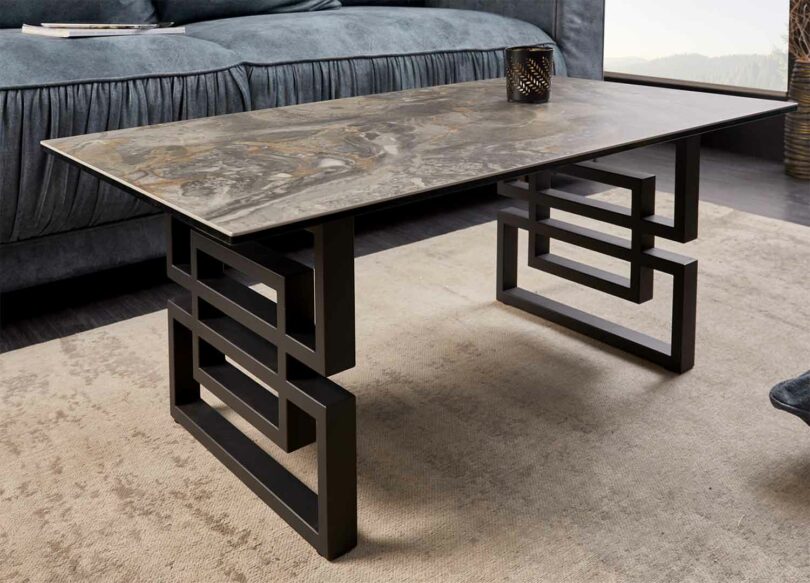table basse moderne en céramique aspect marbre