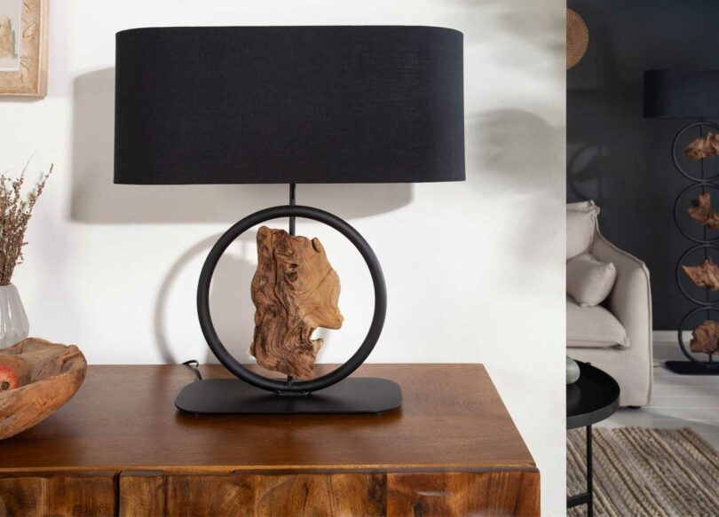 Lampe de table en bois artisanal