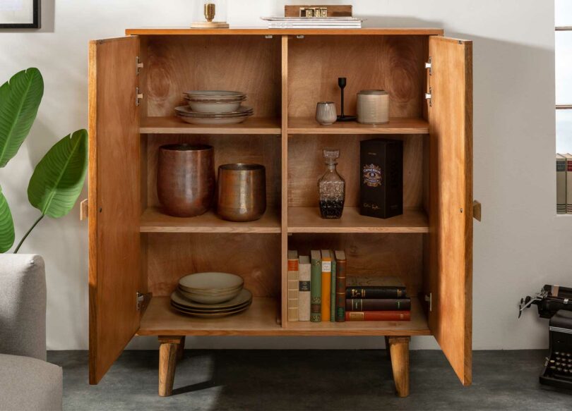 buffet en bois avec 6 compartiments
