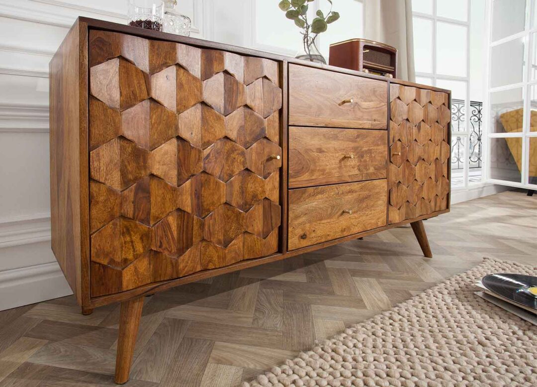 meuble de rangement en bois de sesham et poignées dorées