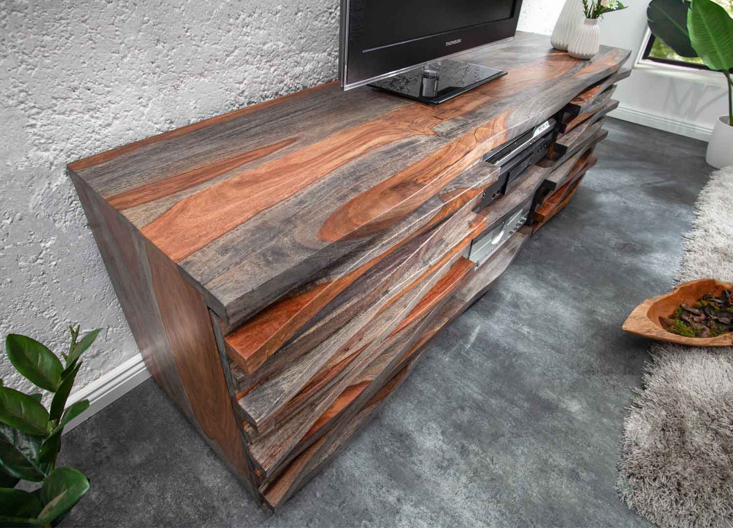banc tv rétro en bois de sesham avec façades en relief