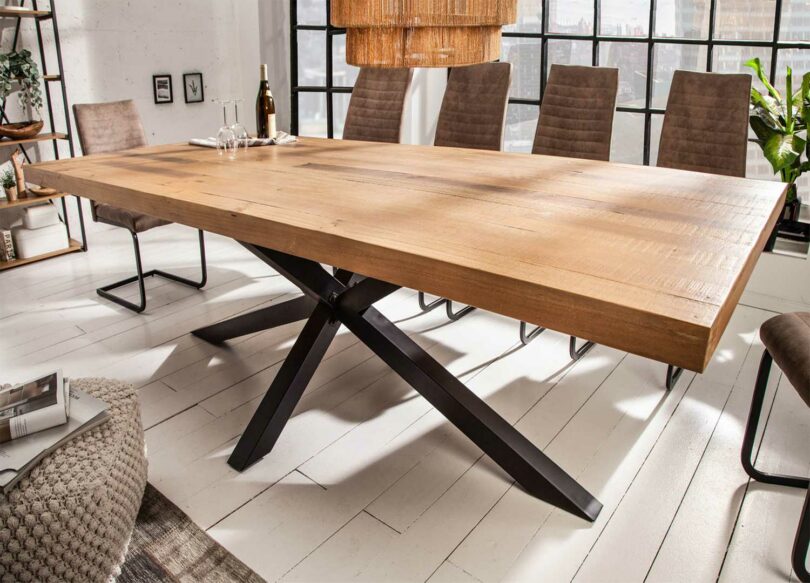 table de salle à manger en bois de pin et métal noir