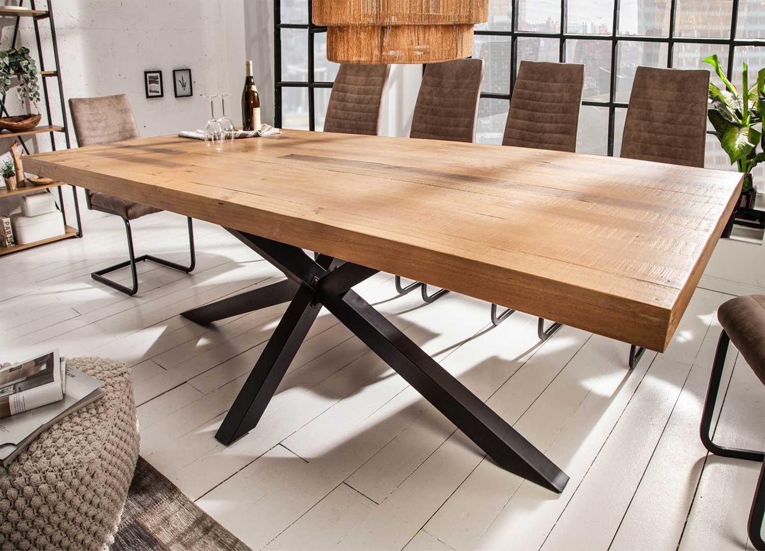 table de salle à manger en bois de pin et métal noir