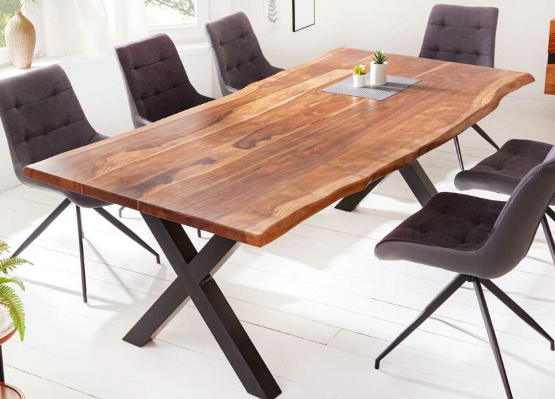 table de repas en bois industriel