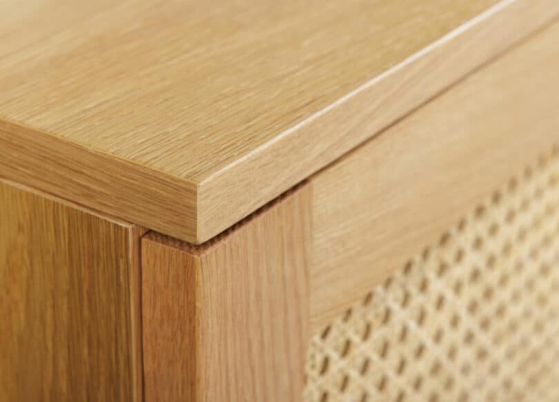 zoom sur la placage de bois et le rotin