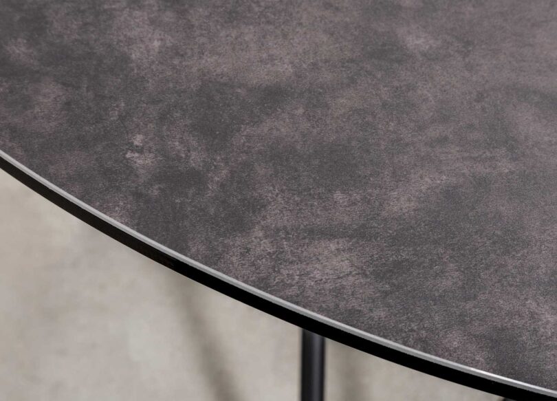 Plateau rond en céramique de la table de repas