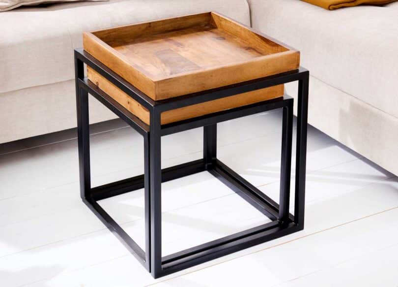Tables basses empilables en bois naturel