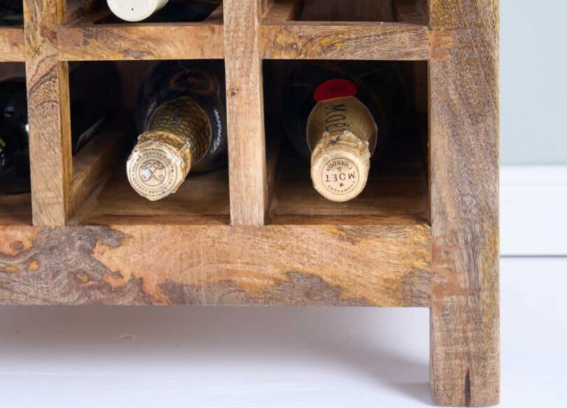 zoom sur les casiers a bouteilles