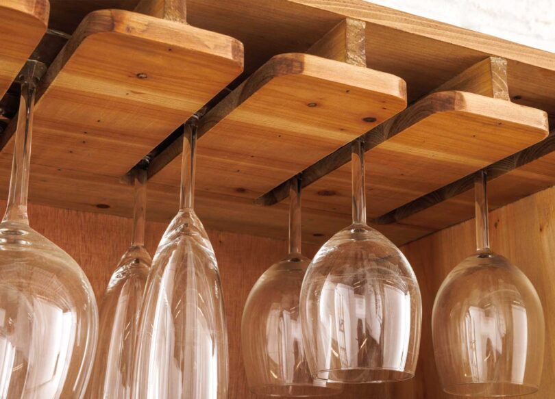 zoom sur le rangement a verres