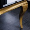 zoom sur les pieds dores baroque design