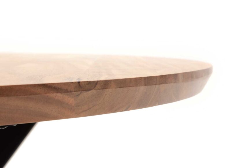 zoom sur le plateau en bois d acacia