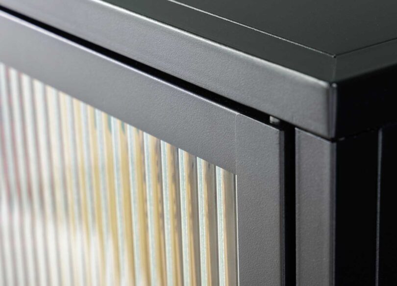 zoom sur les facades en verre strie