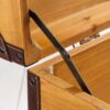 zoom sur l ouverture du coffre en bois