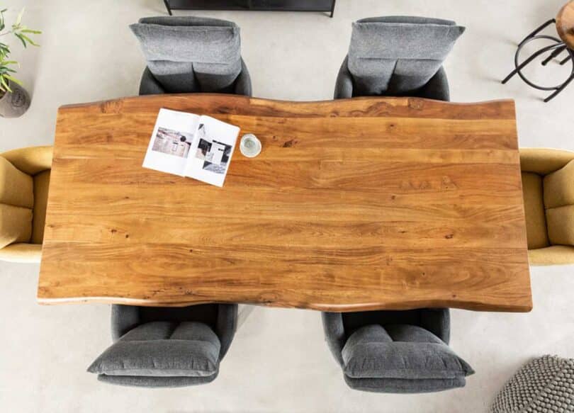 Table à manger vue de haut en bois