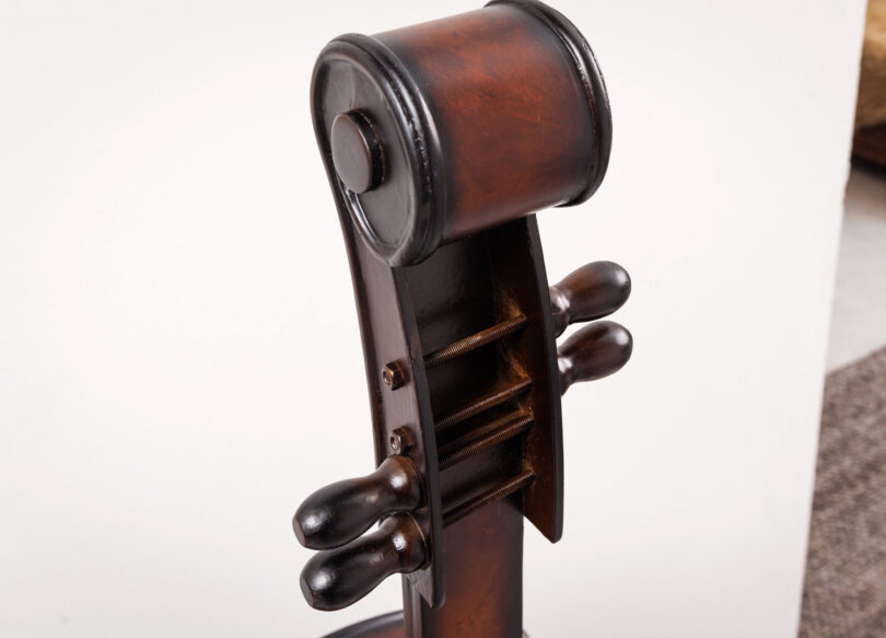 Haut du violon en bois de pin