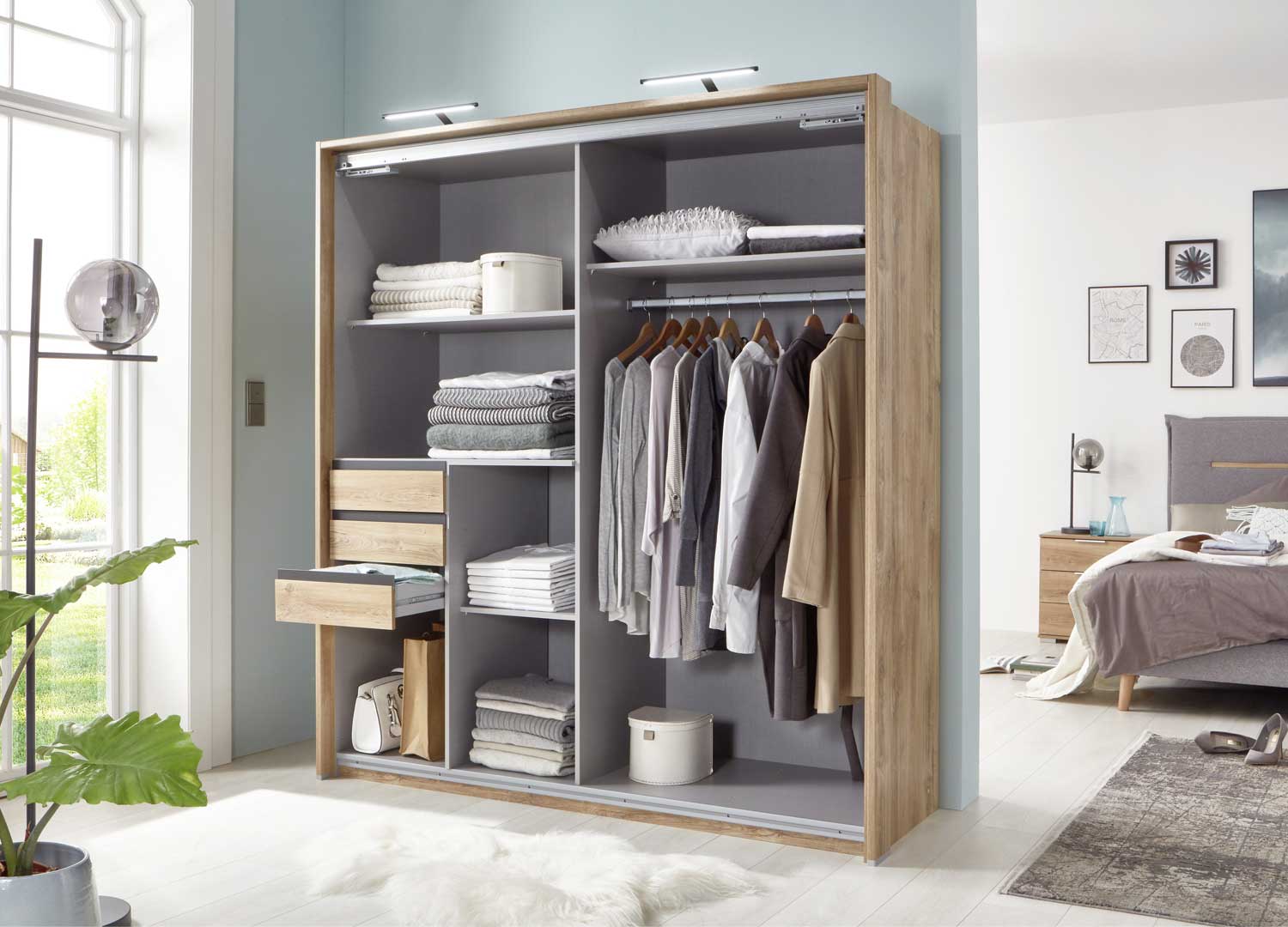 Armoire design pas cher en verre avec tiroirs et penderie